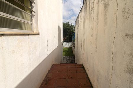 Casa à venda com 321m², 3 quartos e 6 vagasAcesso lateral