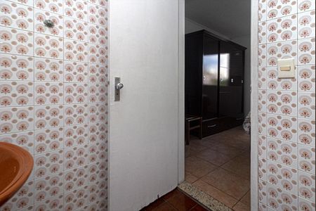 Casa à venda com 321m², 3 quartos e 6 vagasBanheiro da Suíte 2