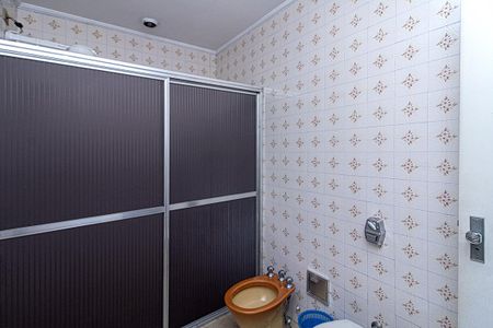 Casa à venda com 321m², 3 quartos e 6 vagasBanheiro da Suíte 1