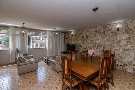 Casa à venda com 321m², 3 quartos e 6 vagasSala