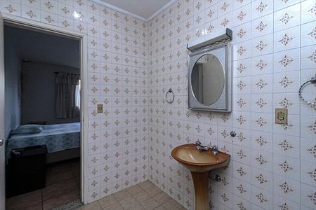 Casa à venda com 321m², 3 quartos e 6 vagasBanheiro da Suíte 1