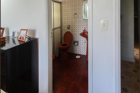 Casa à venda com 321m², 3 quartos e 6 vagasBanheiro da Suíte 2