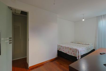 Casa à venda com 300m², 3 quartos e 4 vagasSuíte 1