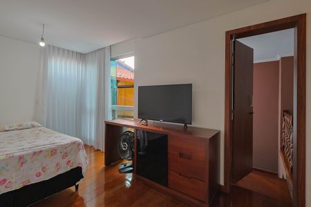 Casa à venda com 300m², 3 quartos e 4 vagasSuíte 1