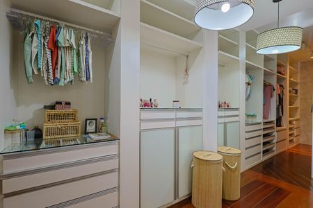 Casa à venda com 300m², 3 quartos e 4 vagasCloset da suíte 2