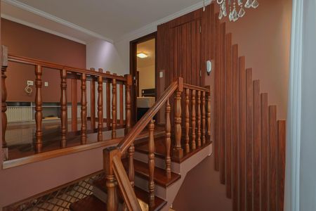 Casa à venda com 300m², 3 quartos e 4 vagasEscadas