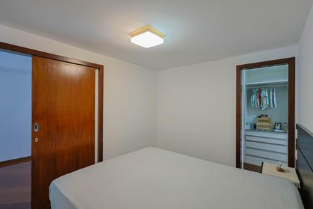 Casa à venda com 300m², 3 quartos e 4 vagasSuíte 2