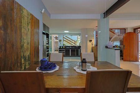 Casa à venda com 300m², 3 quartos e 4 vagasSala