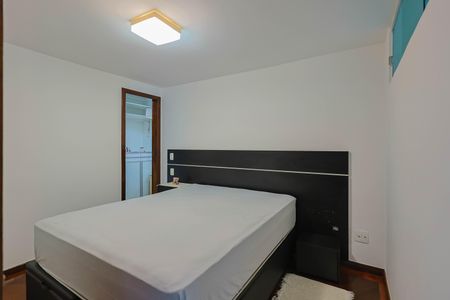 Casa à venda com 300m², 3 quartos e 4 vagasSuíte 2