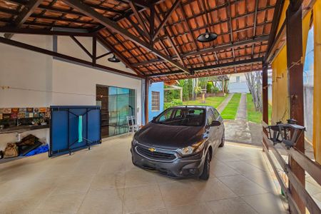 Casa à venda com 300m², 3 quartos e 4 vagasGaragem