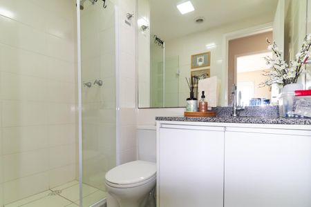 Banheiro social de apartamento à venda com 2 quartos, 51m² em Vila California, São Paulo