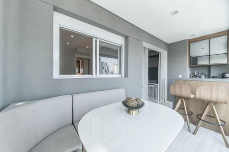 Apartamento à venda com 69m², 2 quartos e 1 vaga Apartamento à venda com 69m², 2 quartos e 1 vagaVaranda