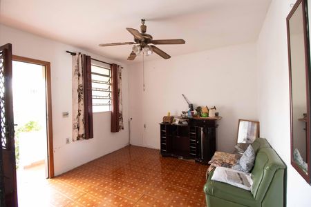 Casa à venda com 404m², 2 quartos e 2 vagasSala