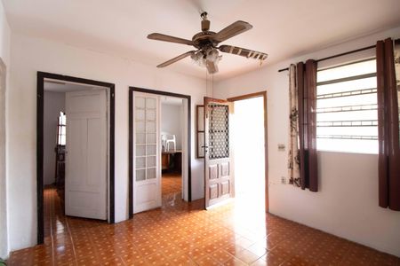 Casa à venda com 404m², 2 quartos e 2 vagasSala