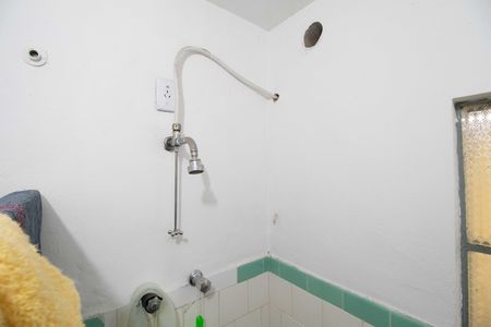 Casa à venda com 404m², 2 quartos e 2 vagasBanheiro social