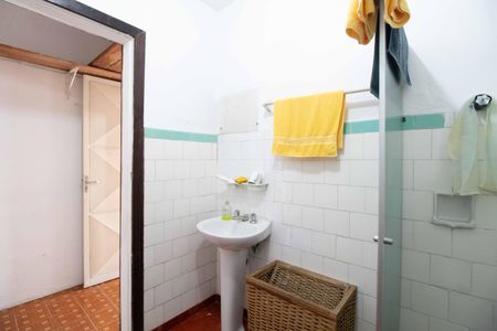 Casa à venda com 404m², 2 quartos e 2 vagasBanheiro social