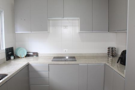 Casa de condomínio para alugar com 108m², 2 quartos e 1 vagaCozinha - Armários