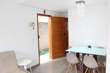 Casa de condomínio para alugar com 108m², 2 quartos e 1 vagaSala