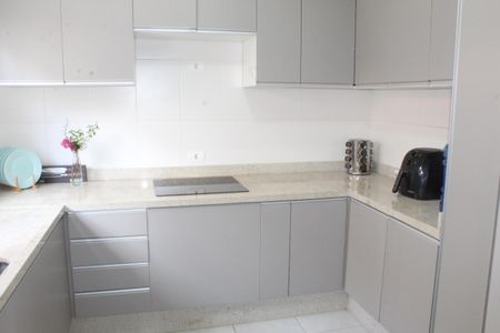 Casa de condomínio para alugar com 108m², 2 quartos e 1 vagaCozinha - Armários