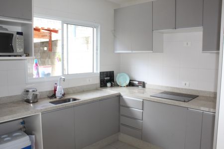 Casa de condomínio para alugar com 108m², 2 quartos e 1 vagaCozinha - Armários