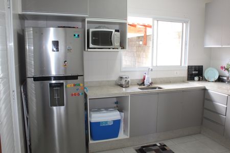 Casa de condomínio para alugar com 108m², 2 quartos e 1 vagaCozinha - Armários