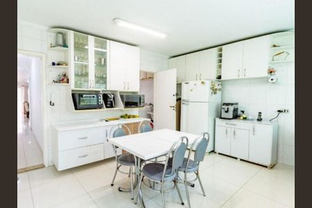 Casa à venda com 4 quartos, 208m² em Água Rasa, São Paulo