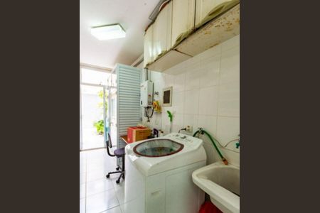 Casa à venda com 4 quartos, 208m² em Água Rasa, São Paulo