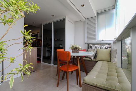 Apartamento à venda com 74m², 1 quarto e 2 vagasVaranda