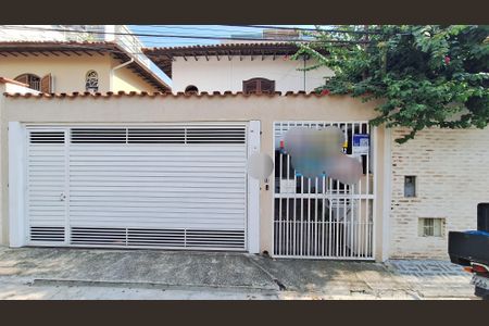 Casa à venda com 142m², 3 quartos e 3 vagas Casa à venda com 142m², 3 quartos e 3 vagasFachada e Placa DNZO 418