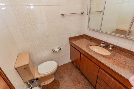 Casa à venda com 190m², 3 quartos e 2 vagasBanheiro da Suíte