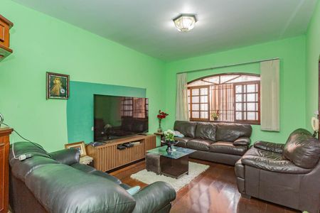 Casa à venda com 190m², 3 quartos e 2 vagasSala