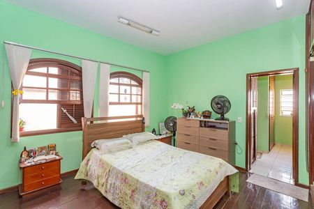 Casa à venda com 190m², 3 quartos e 2 vagasSuíte