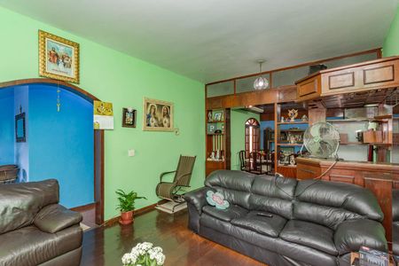 Casa à venda com 190m², 3 quartos e 2 vagasSala