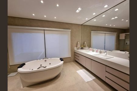 Casa à venda com 4 quartos, 415m² em Jardim Paulista, São Paulo