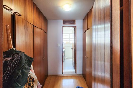 Apartamento à venda com 173m², 4 quartos e 1 vaga Apartamento à venda com 173m², 4 quartos e 1 vagaCloset da suíte