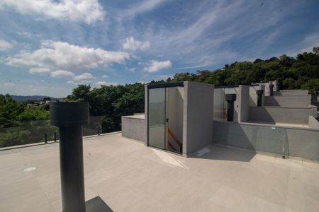 Casa à venda com 88m², 3 quartos e 2 vagas Casa à venda com 88m², 3 quartos e 2 vagasTerraço