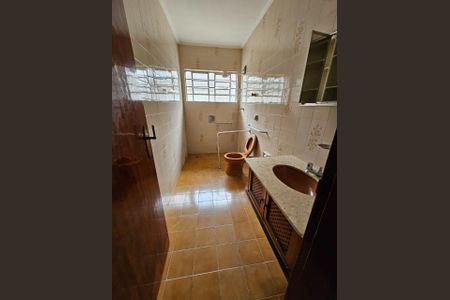 Casa à venda com 223m², 5 quartos e 4 vagasBanheiro 1