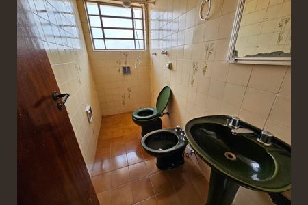 Casa à venda com 223m², 5 quartos e 4 vagasBanheiro da Suíte