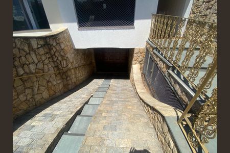 Casa à venda com 223m², 5 quartos e 4 vagasEntrada da casa