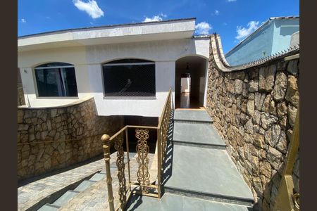 Casa à venda com 223m², 5 quartos e 4 vagasEntrada da casa