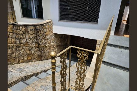 Casa à venda com 223m², 5 quartos e 4 vagasEntrada da casa