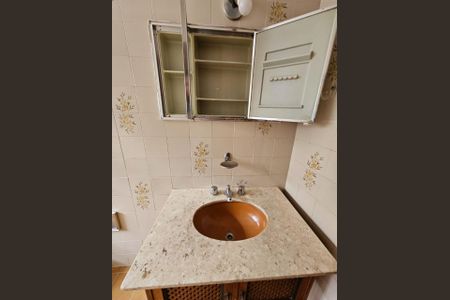 Casa à venda com 223m², 5 quartos e 4 vagasBanheiro 1