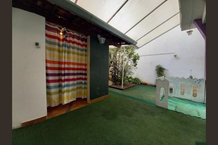 Casa à venda com 334m², 4 quartos e 2 vagas