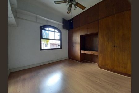 Casa à venda com 334m², 4 quartos e 2 vagas