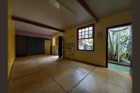 Casa à venda com 334m², 4 quartos e 2 vagas