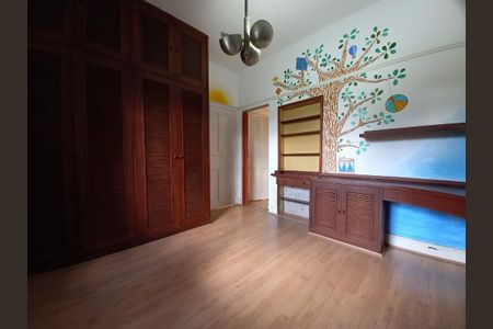 Casa à venda com 334m², 4 quartos e 2 vagas