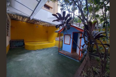 Casa à venda com 334m², 4 quartos e 2 vagas