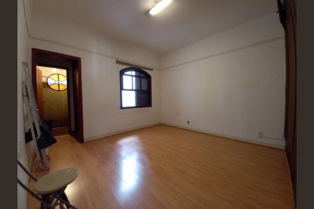 Casa à venda com 334m², 4 quartos e 2 vagas