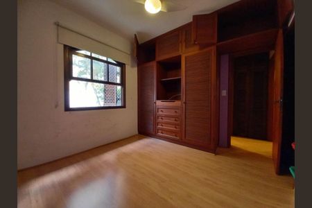 Casa à venda com 334m², 4 quartos e 2 vagas