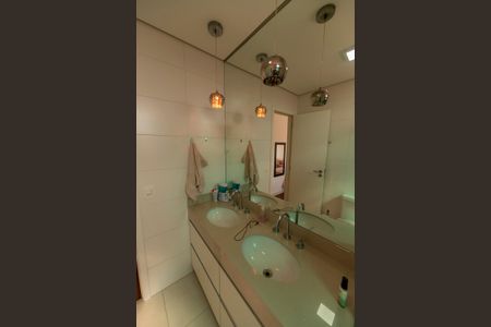 Apartamento à venda com 116m², 3 quartos e 2 vagasBanheiro suite 1